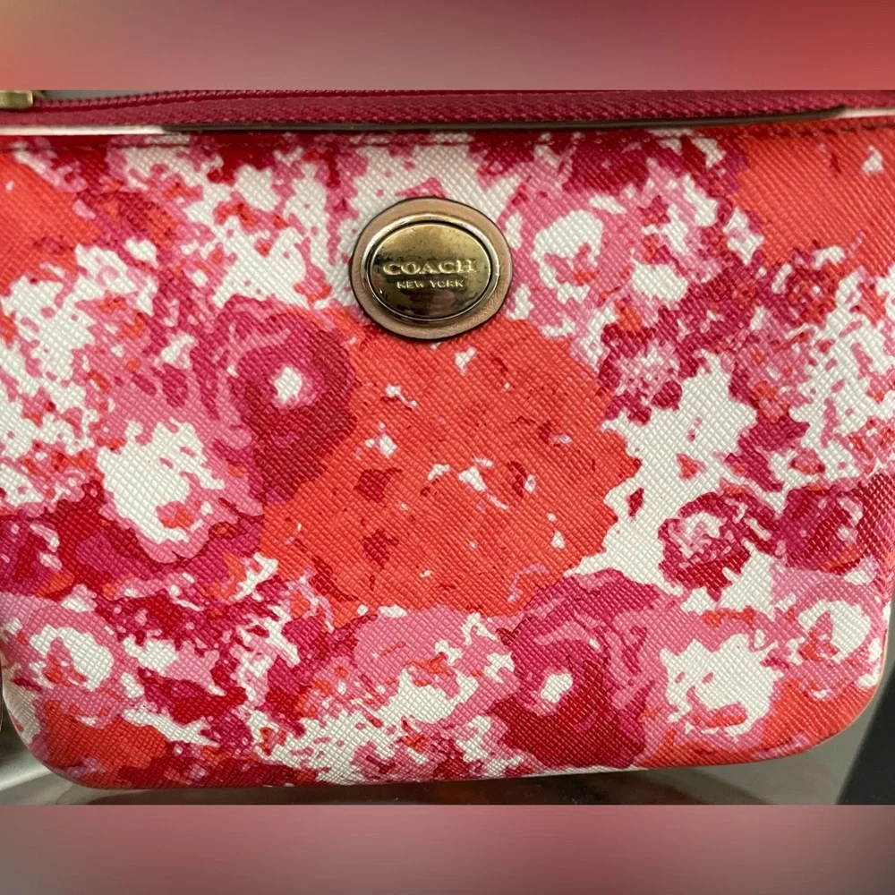 Coach Floral Peyton Wristlet Wallet - Picture 4 of 9